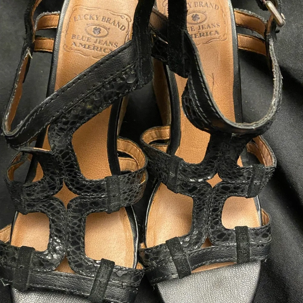 Lucky Brand-Black Strap, High Wedge-Size:8M‎
